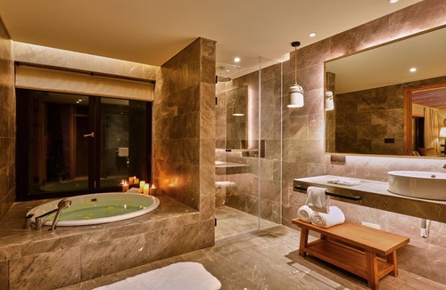 Lishui Hotel | naked Hill
