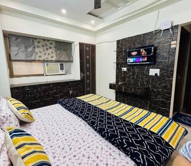 Vrindavan Apartment | Namah 1 BHK Resort Homestay with KITCHEN -4 min from Prem Mandir