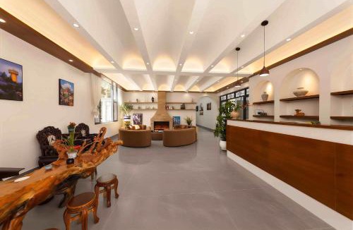 Shangri-La Hotel | Namuzhuo Songzanlin Riverside Garden Guesthouse