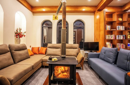 Shangri-La Bed & Breakfast | Namzhuo Tibetan-style Courtyard Manor