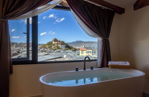 Shangri-La Bed & Breakfast | Namzhuo Tibetan-style Courtyard Manor