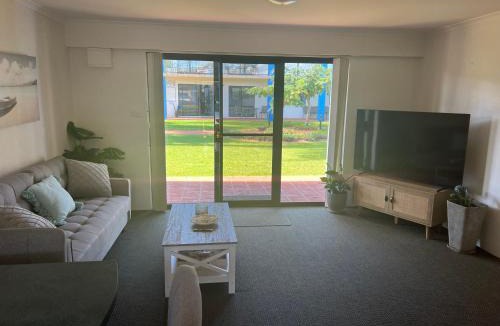 Merimbula Hotel | Nautilus Hamptons Style Beach Apartment Merimbula
