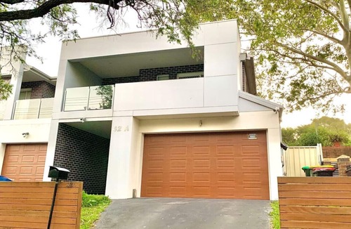 Bankstown House | Near Train/Shopping at Bankstown