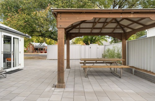 Bathurst Apartment | Neat & Tidy Studio with Firepit near Bathurst CBD