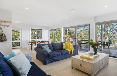 Killcare House | Nestled among the Trees with Beach Views, easy walk to Bouddi National Park