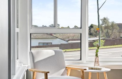 Bankstown House | New 2 Bedroom House 500m to Mall with Free Parking