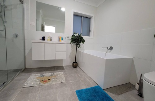 Rouse Hill House | New 5 bedroom house in Rousehill Center - Train, Shopping centre