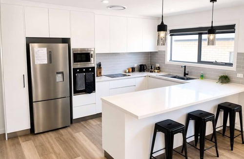 Warrane House | NEW "Sassafras Villa" No3 | 10 Min City/Airport
