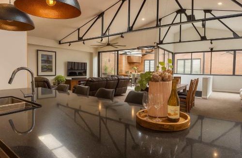 Newcastle West House | Newcastle CBD Penthouse, Spa & Entertainment