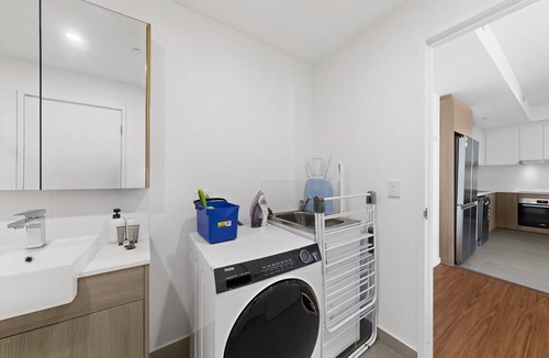 Cannington Apartment | Newly Built 3 Bed Apartment with Onsite Parking