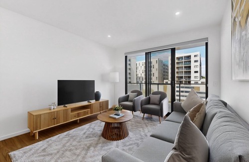 Cannington Apartment | Newly Built 3 Bed Apartment with Onsite Parking
