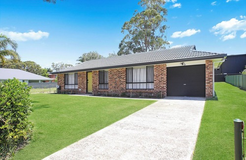 Callala Bay House | Newly Renovated Quiet 5 min Walk to the Beach