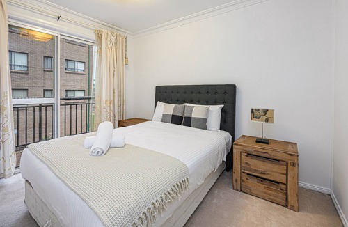 Bankstown House | Next to Westfield! Adorable 3 Br Townhouse