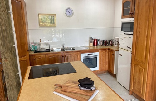 Glenbrook Cabin | nFamily twin cabin in quiet bush setting, 5 mins walk to shops, train and park