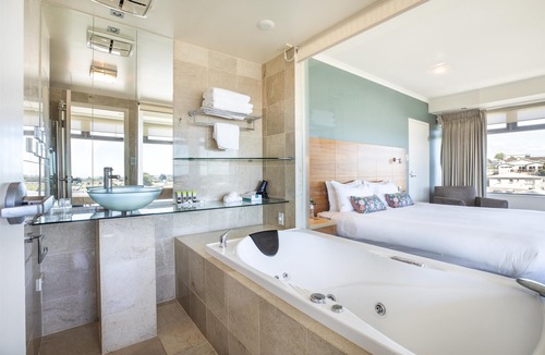 Devonport Hotel | Nightelier Devonport Gateway Hotel