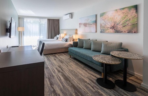 Narrabeen Hotel | Nightelier Narrabeen