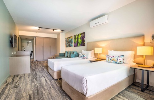 Narrabeen Hotel | Nightelier Narrabeen