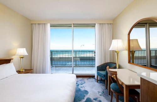 Newcastle East Hotel | Noah's On the Beach