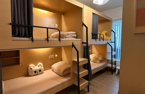 Longhua District Hostel | Nomadic International Hostel Shenzhen North Railway Stn Store