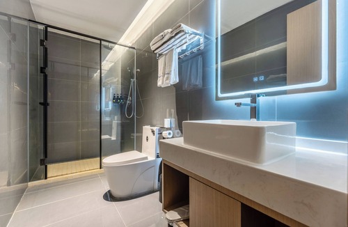 Haizhu Hotel | Norman Hotel - Binjiang East Road Subway Station, Haizhu District, Guangzhou - Free shuttle service during the Canton Fair