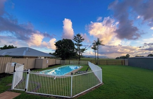 Nowra House | Nowra South Coast Hideaway/4BR Pool & Fireplace
