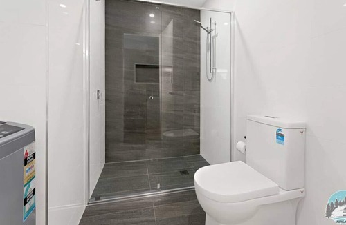 Schofields House | NSCH002-3 · Aircabin｜Schofield｜Lovly Comfy｜4 Bed House Parking