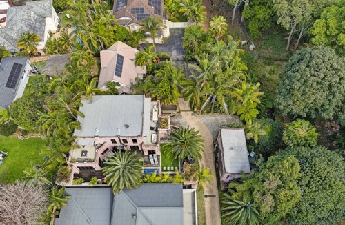 Thirroul House | nThirroul Luxury Escape Pool Spa Theater/Games room Fireplace Sleeps 12
