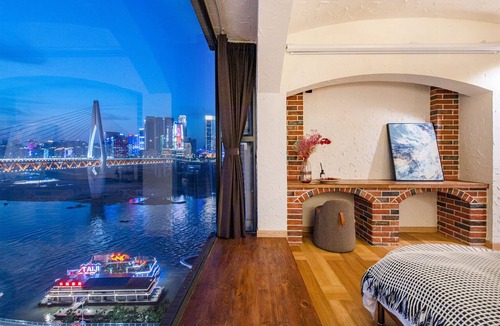 Yuzhong Bed & Breakfast | Nuanyu Apartment with River View & Drone Show View