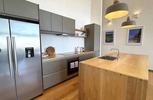 Denmark House | Nullaki Views on Russell: Walk to Cafes, expansive views
