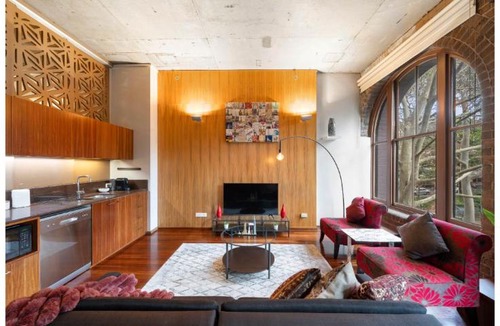 Darling Harbour Apartment | NYC Loft in Pyrmont walking distance from Darling Harbour and Free Parking