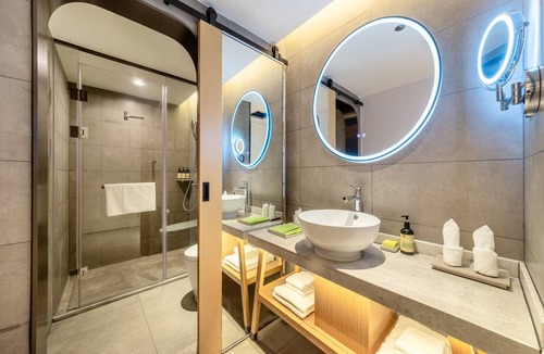 Liwan Hotel | O Live Social Hotel Guangzhou Railway Station Bai Ma Garment City Branch