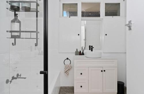 Glenelg House | Oak and Olive - Glenelg