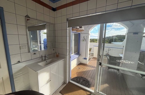 Prevelly Apartment | Ocean-Front Greek-themed: WAKE to Ocean views- open space to beach - Walk Trails