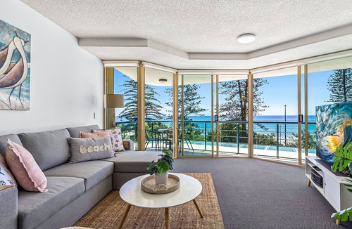 Mooloolaba Apartment | Ocean Front Mooloolaba Esplanade Apartment 2BR