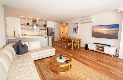 Main Beach Apartment | Ocean Sands Resort