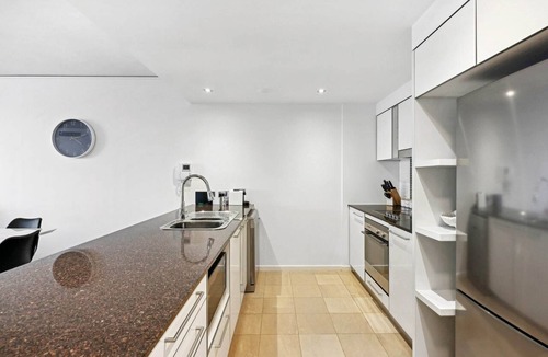 Broadbeach Apartment | Ocean View 3-Bed with Gym, Pool