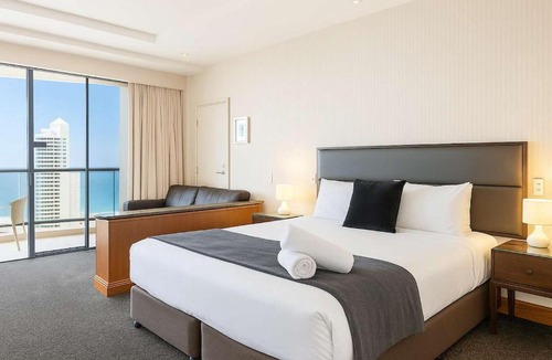 Surfers Paradise Hotel | Ocean View Studio Apartment Surfers Paradise - Free Parking