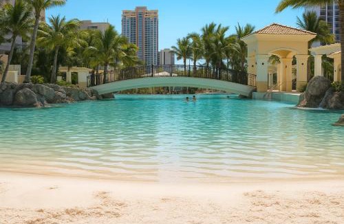 Surfers Paradise Apartment | Ocean Views 33rd Floor Beachfront Surfers Paradise Apartment