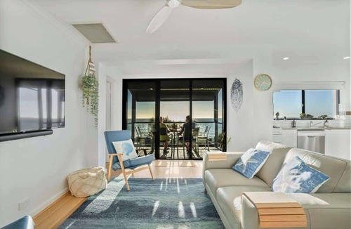 Semaphore Park Apartment | Oceanfront Apartment with Balcony & Free WiFi