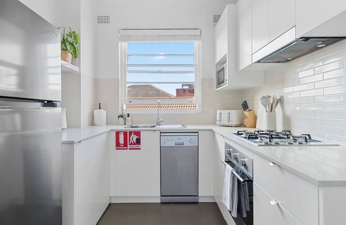 North Bondi Apartment | Oceans Embrace A Locals Haven at Bondi Beach