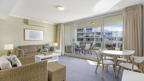 Ettalong Beach House | Oceanview Gem - Ettalong Beach Resort Wifi