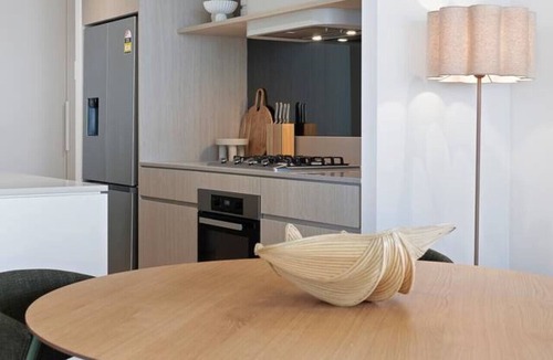 Mermaid Beach Apartment | Oceanview Getaway | 2B Apartment. Pool. Parking