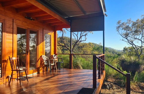 Widgee House | Off-grid bliss: Cozy retreat immersed in Australian Bush Mountain stunning views