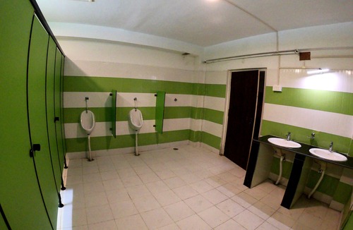 Kolkata Hostel | Offbeat CCU on EM Bypass