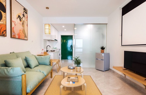 Huaihai Road Commercial Area Hotel | Old French Concession Coziness Xuhui