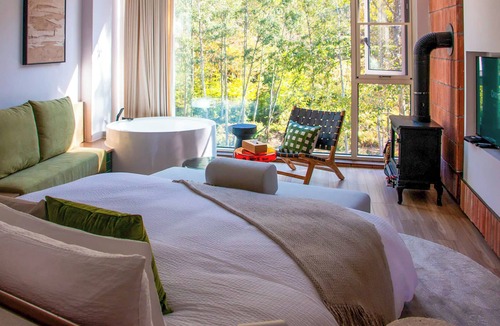 Pingwu County Hotel | Old River Story Art Mountain Retreat