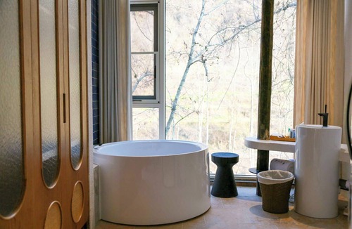 Pingwu County Hotel | Old River Story Art Mountain Retreat