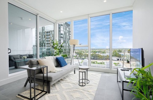 Lidcombe Apartment | Olympic Park Bright 1BR Free Pool & Gym Great View