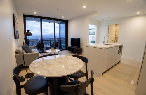 Broadbeach Hotel | OMI Collection Broadbeach