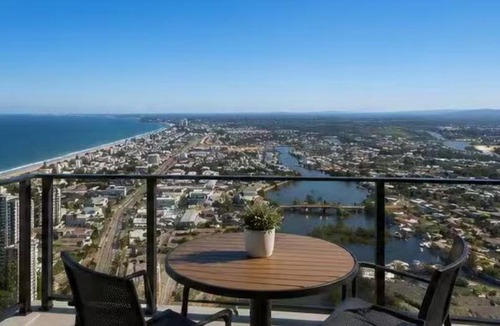 Broadbeach Hotel | OMI Collection Broadbeach